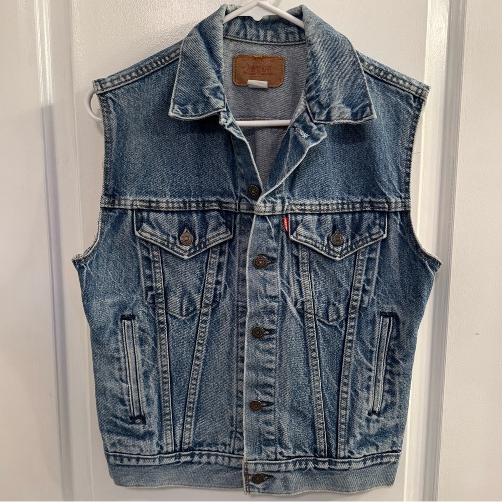 Vintage Levi’s Denim Vest Medium Light Wash Youth 20 Made in USA - Picture 1 of 7